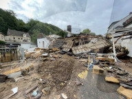 NEWS -  Der Morgen nach dem Unwetter in Deutschland: Verwüstung in Bad Münstereifel 