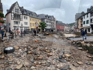 NEWS -  Der Morgen nach dem Unwetter in Deutschland: Verwüstung in Bad Münstereifel 