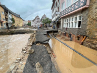 NEWS -  Der Morgen nach dem Unwetter in Deutschland: Verwüstung in Bad Münstereifel 