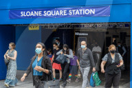Commuters wear masks in Chelsea, London 