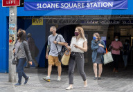 Commuters wear masks in Chelsea, London 