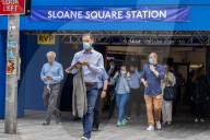 Commuters wear masks in Chelsea, London 