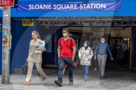 Commuters wear masks in Chelsea, London 