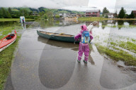 NEWS - Hochwasser Schweiz: 50 Haeuser in Giswil beim Sarnersee sind nur noch uebers Wasser erreichbar