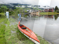 NEWS - Hochwasser Schweiz: 50 Haeuser in Giswil beim Sarnersee sind nur noch uebers Wasser erreichbar