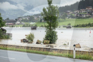 NEWS - Aufräumungsarbeiten nach Sturzflut in Hallein, Österreich