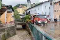 NEWS - Aufräumungsarbeiten nach Sturzflut in Hallein, Österreich