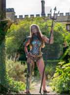 FEATURE -Waffenmeister Terry English (Filme "Excalibur", "Gladiator") zeigt seine Werke beim Fantasy Forest Festival auf Schloss Sudeley