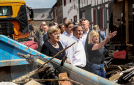 NEWS - Angela Merkel und NRW-Ministerpräsident Armin Laschet besuchen Bad Münstereifel