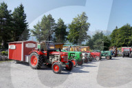 FEATURE - Reisen ohne Eile: Oldtimer-Trecker und Wohnwagen am Brünigpass