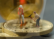 NEWS - Symbolbilder  Bitcoin / Ethereum
