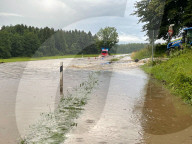 NEWS - Unwetter in Bayern: Starkregen und  rieseige Hagelkörner legen Landkreise lahm