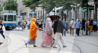 NEWS - Schweiz: Internationale Gäste und Touristen an der Bahnhofstrasse in Zürich