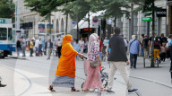NEWS - Schweiz: Internationale Gäste und Touristen an der Bahnhofstrasse in Zürich