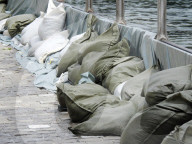 NEWS - Nach Hochwasser in Luzern: Keiner will die 9000 Sandsäcke