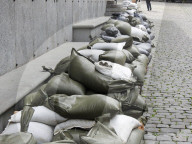 NEWS - Nach Hochwasser in Luzern: Keiner will die 9000 Sandsäcke