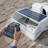 FEATURE - Strandreinigungsroboter sammelt auch kleinste Müllteile
 auf