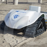 FEATURE - Strandreinigungsroboter sammelt auch kleinste Müllteile
 auf