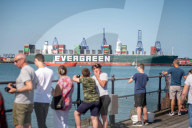 NEWS - Nach Blockade des Suez-Kanals: Containerfrachter "Ever Given" macht im Hafen von Felixstowe fest