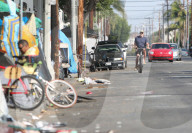 PREMIUM EXCLUSIVE Arnold Schwarzenegger Bikes Through Trash-Filled Streets En Route To The Gym