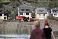 NEWS - Jahrhundertflut Deutschland: Aufräumarbeiten im Ahrtal