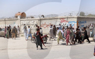 NEWS - Fliehende Afghanen versuchen, den Flughafen in Kabul zu erreichen