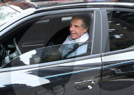 NEWS -  New Yorks Gouverneur Andrew Cuomo verlässt sein Büro in der Innenstadt