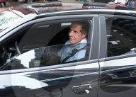 NEWS -  New Yorks Gouverneur Andrew Cuomo verlässt sein Büro in der Innenstadt