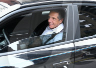 NEWS -  New Yorks Gouverneur Andrew Cuomo verlässt sein Büro in der Innenstadt