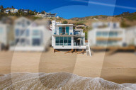 PEOPLE - Paris Hilton hat ein zweistöckiges Strandhaus in Malibu für 8,4 Millionen Dollar gekauft