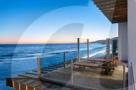 PEOPLE - Paris Hilton hat ein zweistöckiges Strandhaus in Malibu für 8,4 Millionen Dollar gekauft