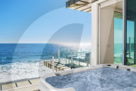 PEOPLE - Paris Hilton hat ein zweistöckiges Strandhaus in Malibu für 8,4 Millionen Dollar gekauft