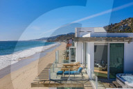 PEOPLE - Paris Hilton hat ein zweistöckiges Strandhaus in Malibu für 8,4 Millionen Dollar gekauft