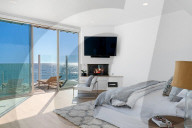 PEOPLE - Paris Hilton hat ein zweistöckiges Strandhaus in Malibu für 8,4 Millionen Dollar gekauft