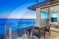 PEOPLE - Paris Hilton hat ein zweistöckiges Strandhaus in Malibu für 8,4 Millionen Dollar gekauft