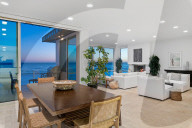 PEOPLE - Paris Hilton hat ein zweistöckiges Strandhaus in Malibu für 8,4 Millionen Dollar gekauft
