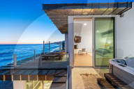 PEOPLE - Paris Hilton hat ein zweistöckiges Strandhaus in Malibu für 8,4 Millionen Dollar gekauft