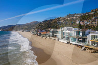 PEOPLE - Paris Hilton hat ein zweistöckiges Strandhaus in Malibu für 8,4 Millionen Dollar gekauft