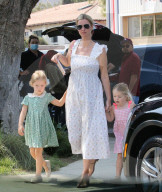 PREMIUM EXCLUSIVE Nicky Hilton Rothschild takes her kids to the park
