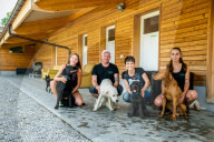 PORTRAIT - Francine Jordi besucht Tierheim in Gossau (Juli 2021)
