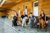 PORTRAIT - Francine Jordi besucht Tierheim in Gossau (Juli 2021)