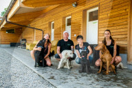 PORTRAIT - Francine Jordi besucht Tierheim in Gossau (Juli 2021)