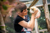PORTRAIT - Francine Jordi besucht Tierheim in Gossau (Juli 2021)