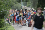 NEWS - Festivalbesucher treffen in Scharen zum Reading Festival am Wochenenden in Berkshire ein