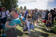 NEWS - Festivalbesucher treffen in Scharen zum Reading Festival am Wochenenden in Berkshire ein
