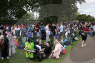 NEWS - Festivalbesucher treffen in Scharen zum Reading Festival am Wochenenden in Berkshire ein