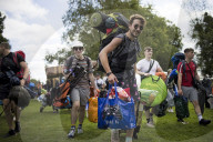 NEWS - Festivalbesucher treffen in Scharen zum Reading Festival am Wochenenden in Berkshire ein