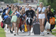 NEWS - Festivalbesucher treffen in Scharen zum Reading Festival am Wochenenden in Berkshire ein