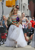 PEOPLE - Sarah Jessica Parker trägt weissen Tüll bei Dreharbeiten zu "And Just Like That"