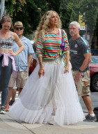 PEOPLE - Sarah Jessica Parker trägt weissen Tüll bei Dreharbeiten zu "And Just Like That"
